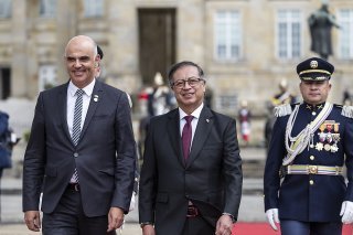 Alain Berset (à gauche) et Gustavo Petro se sont mis d'accord sur la conservation à Berne d'une copie de documents liés au processus de paix en Colombie.